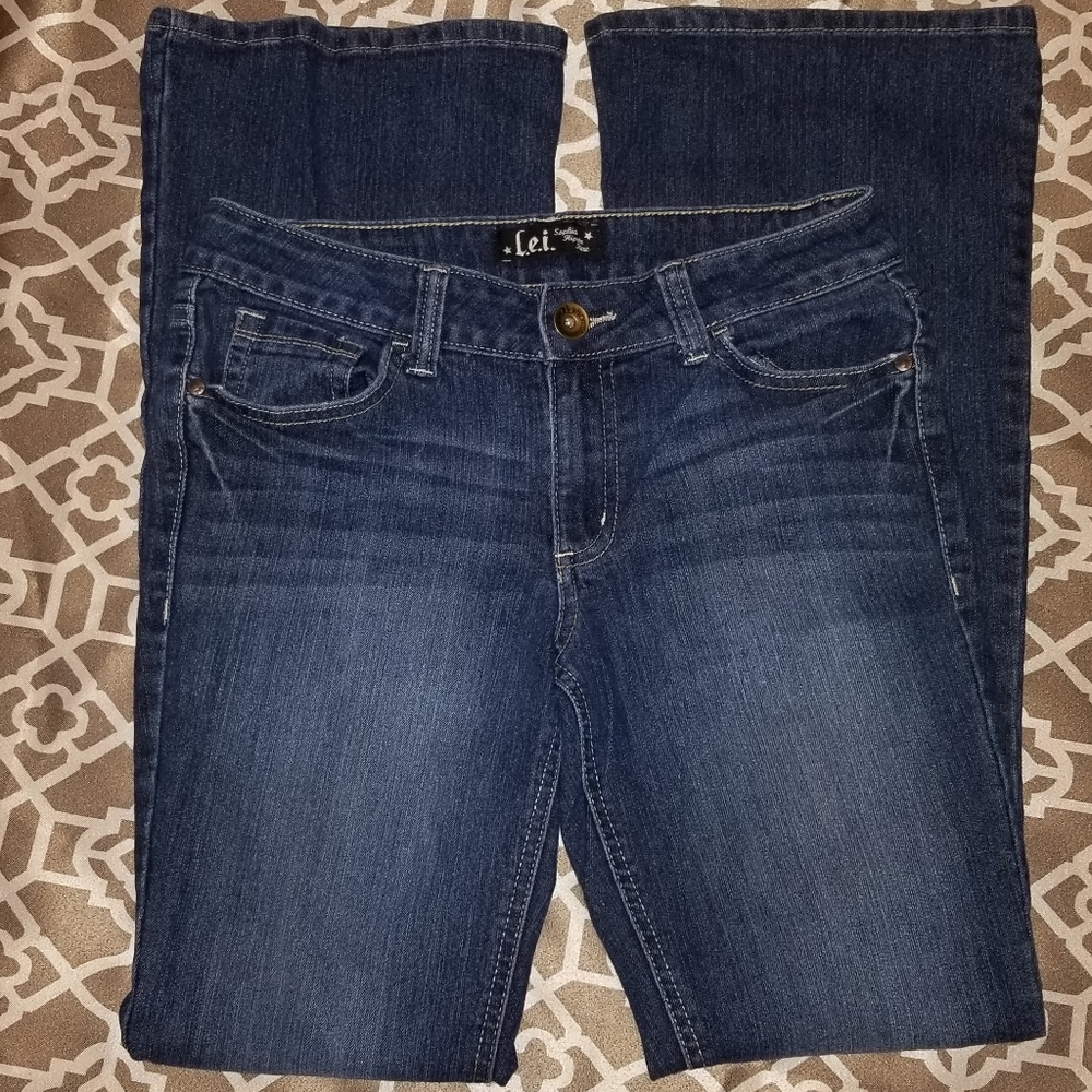 LAST CHANCE ❎ WAS $44 ❎ LEI Hipster flare, 3, NWOT